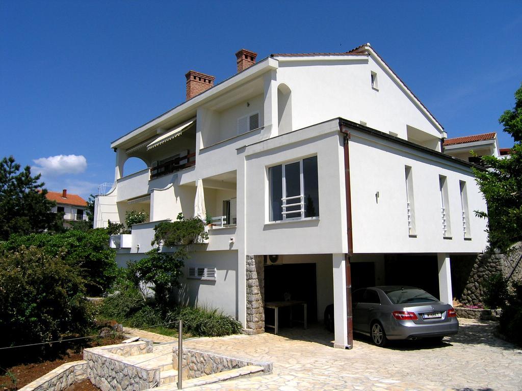 Apartman Kucer Krk Town Bagian luar foto